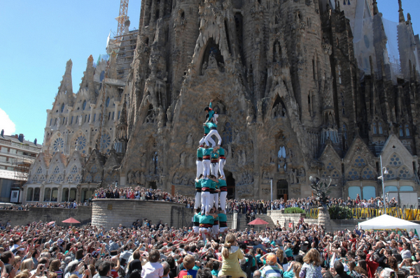 праздники в испании, Diada de Castellers Sagrada Familia.jpg