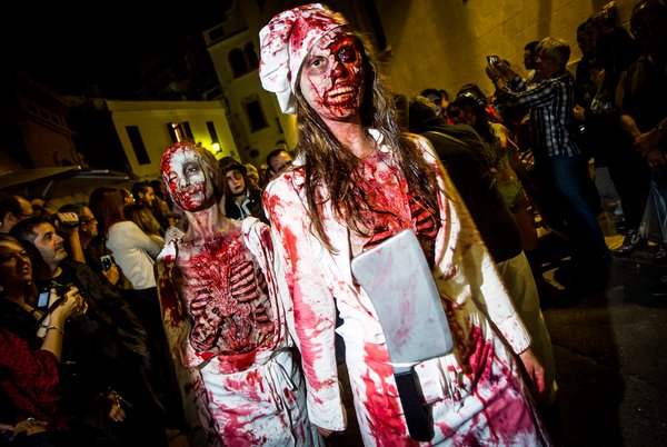 фестиваль в каталонии, Sitges Zombie Walk.jpg