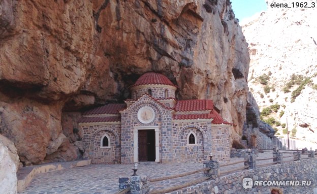 Церковь в скале в ущелье Котсифу.
