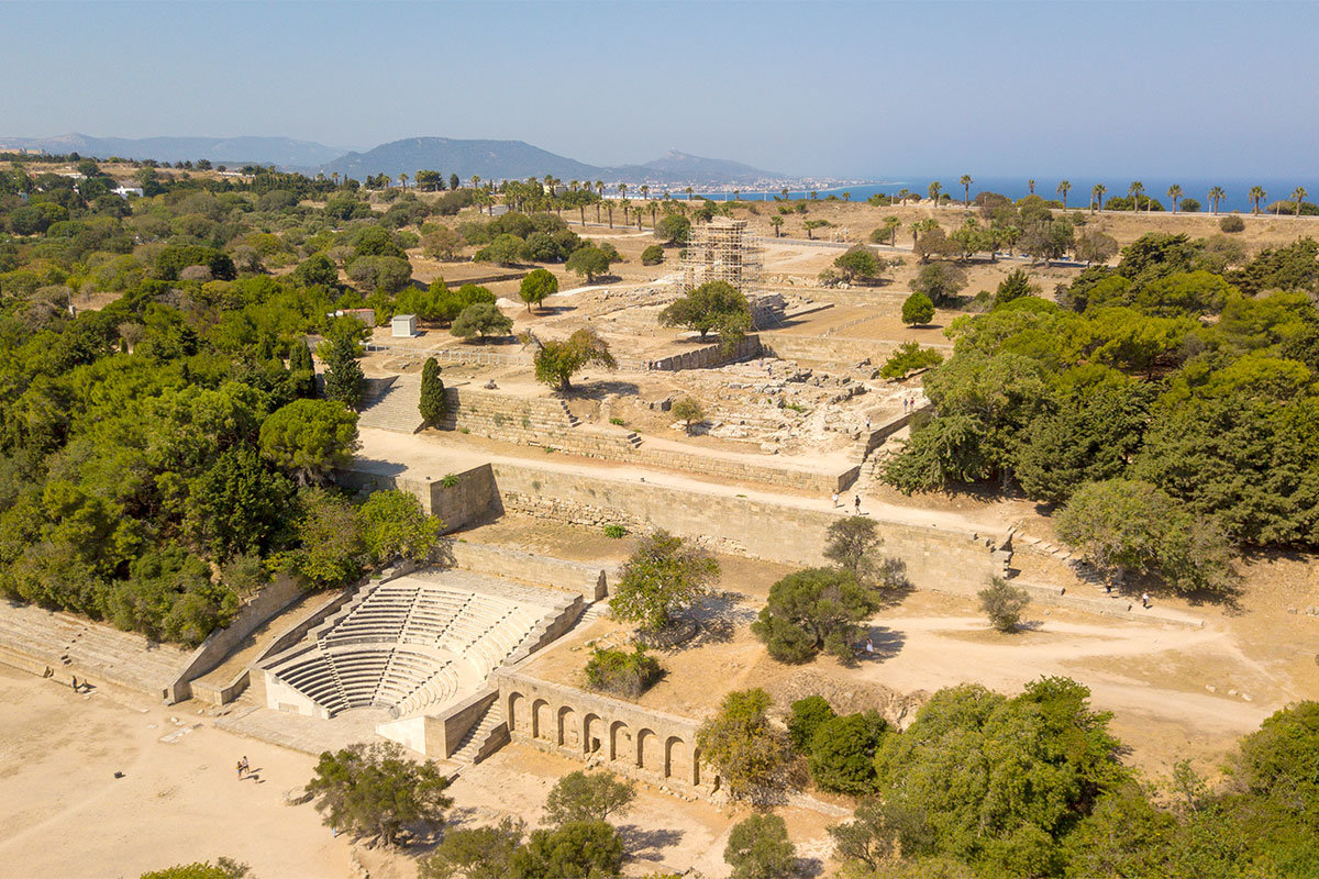 Широкая панорама холма святого Стефана, где расположен Акрополь Родоса, позволяет одновременно видеть все достопримечательности.