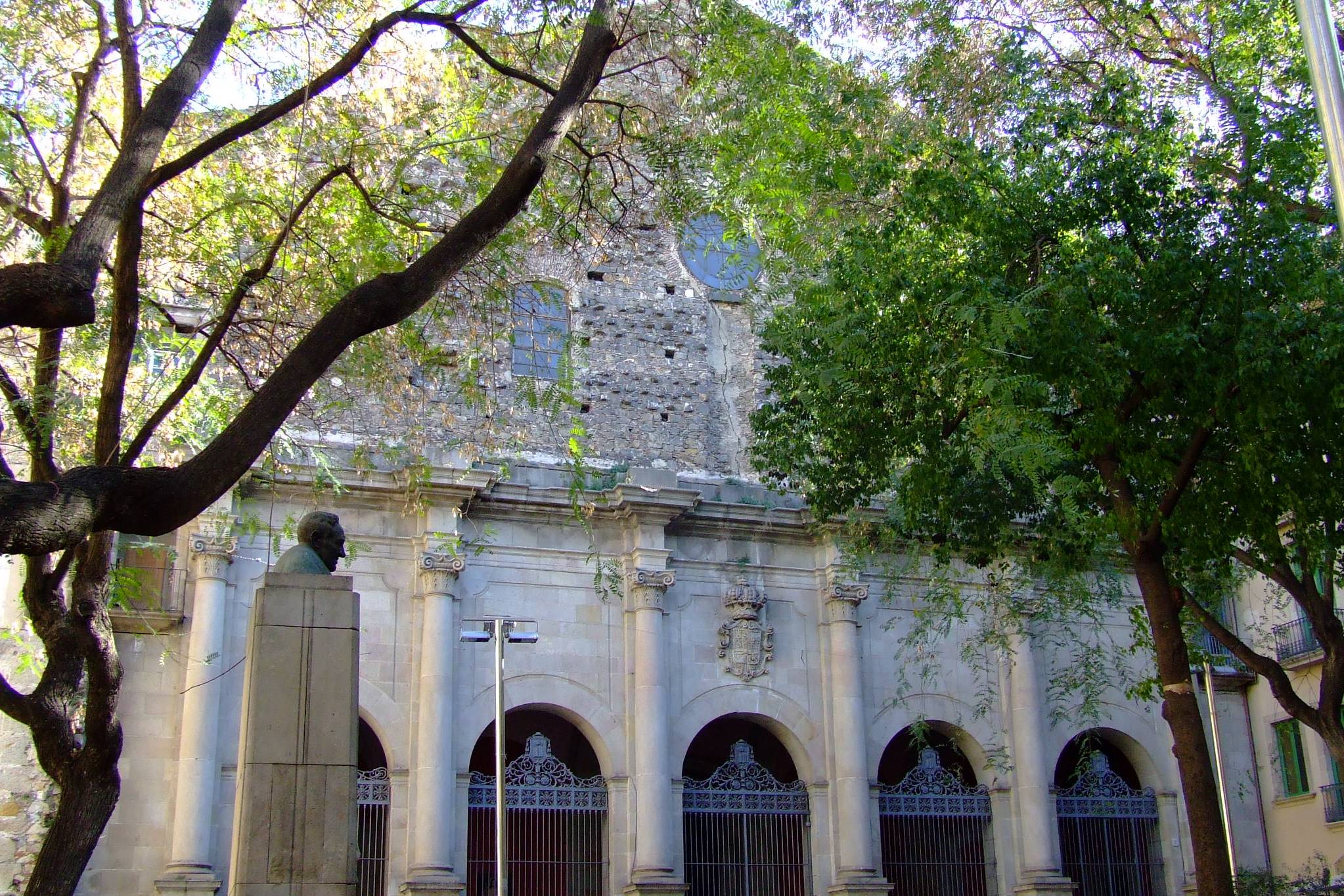 Барселона, Sant Agustí. Фронтальная часть готической церкви