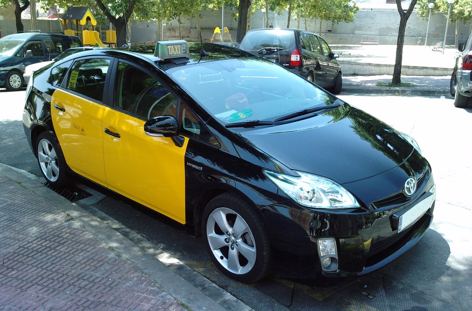 Поездка на такси в Барселоне: тарифы и правила