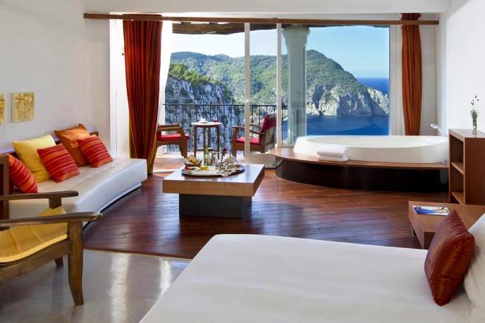 Отель в Испании с видом на море Hacienda Na Xamena (Сан-Мигель, Ибица)