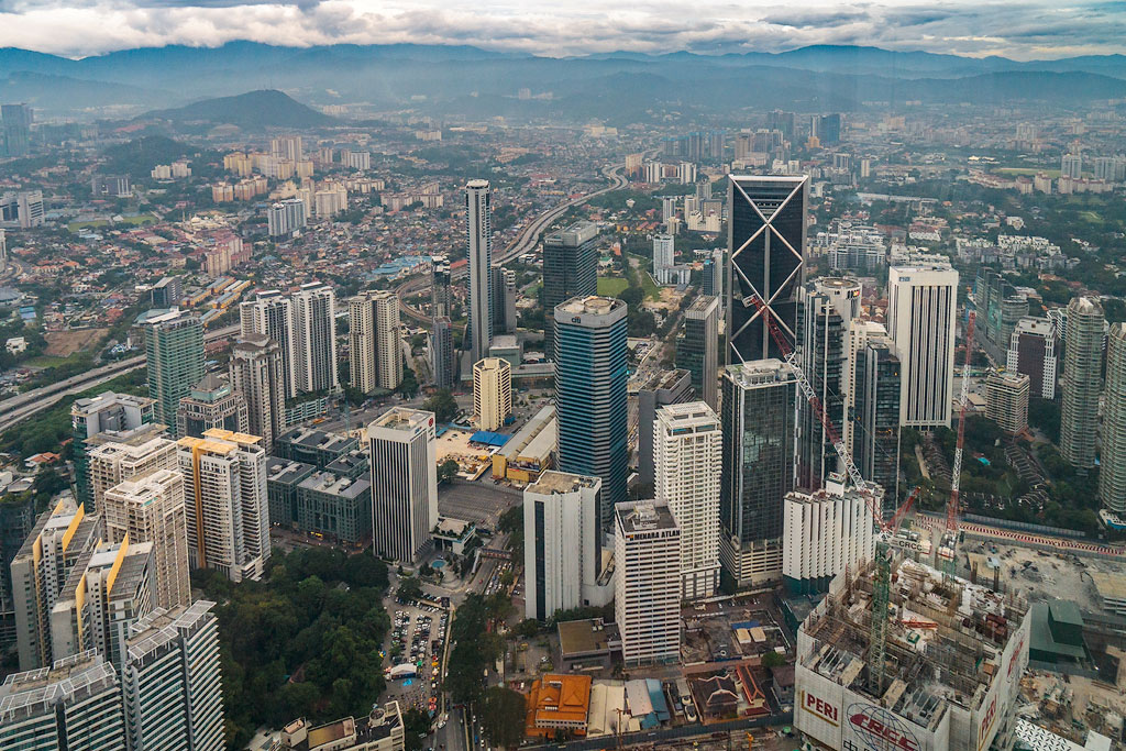 Что посмотреть в Куала-Лумпур. Интересные факты о башнях Петронас. Достопримечательности Куала-Лумпур.