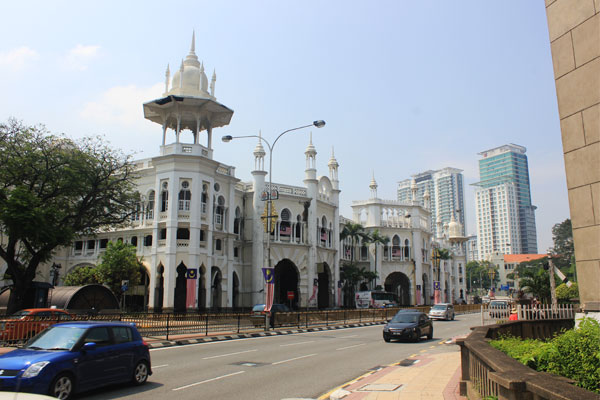Здание старого вокзала в Куала-Лумпуре. Малайзия.