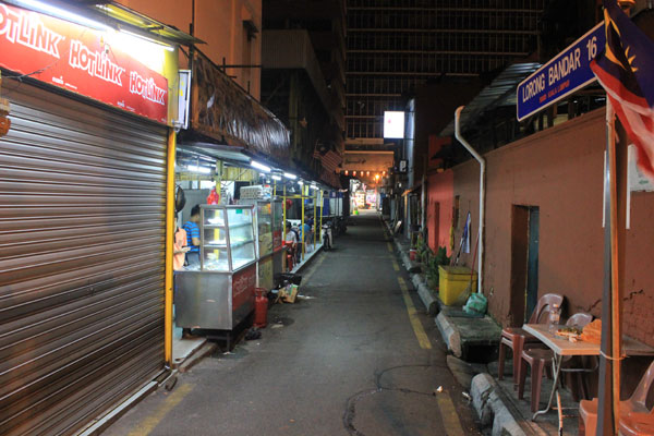 Узкие улочки Чайнатауна в Куала-Лумпуре. Малайзия.