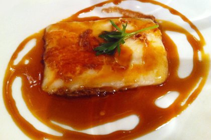 Queso asado con miel de palma - Жареный козий сыр с пальмовым мёдом