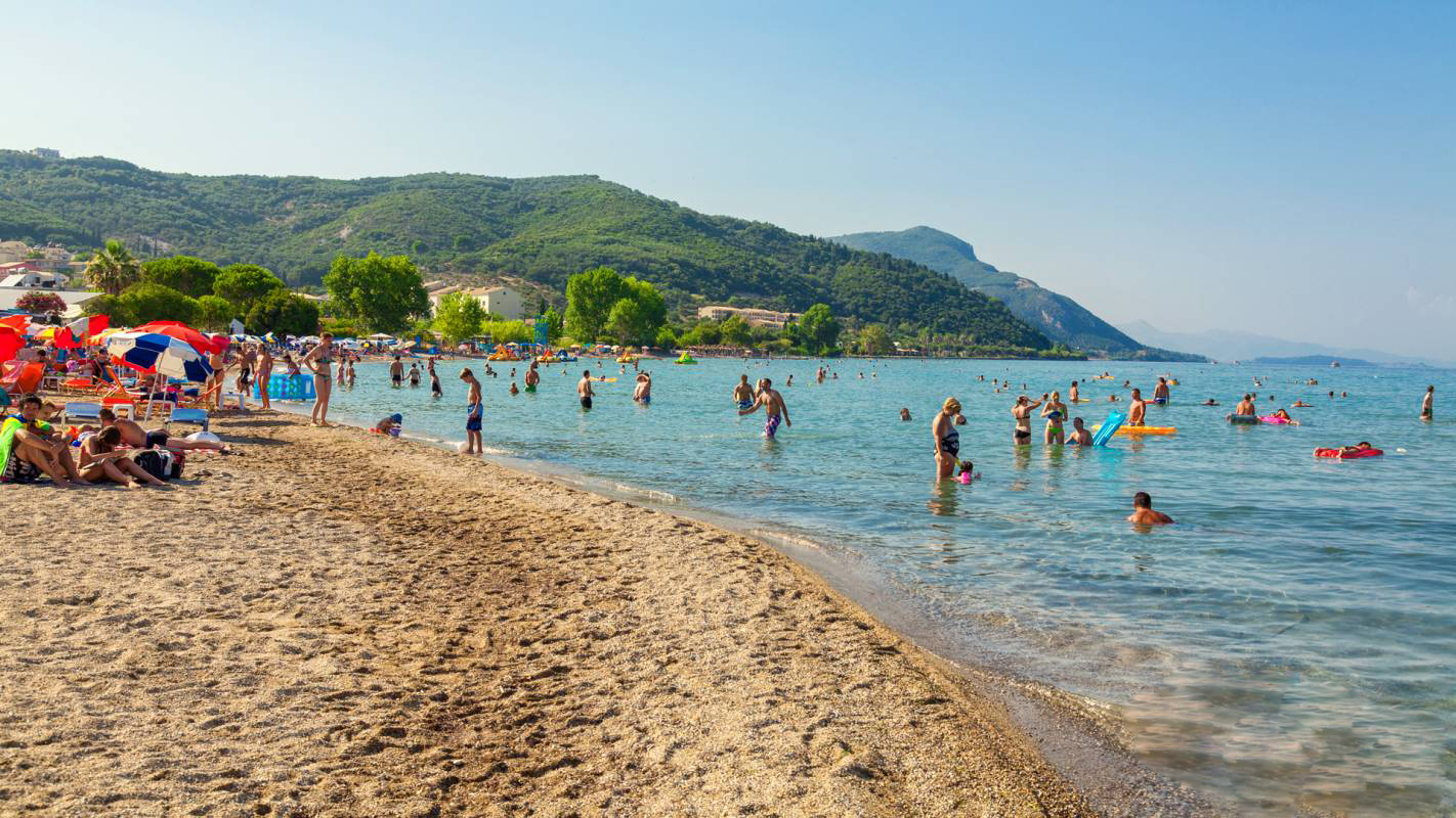 Пляж курорта Мораитика