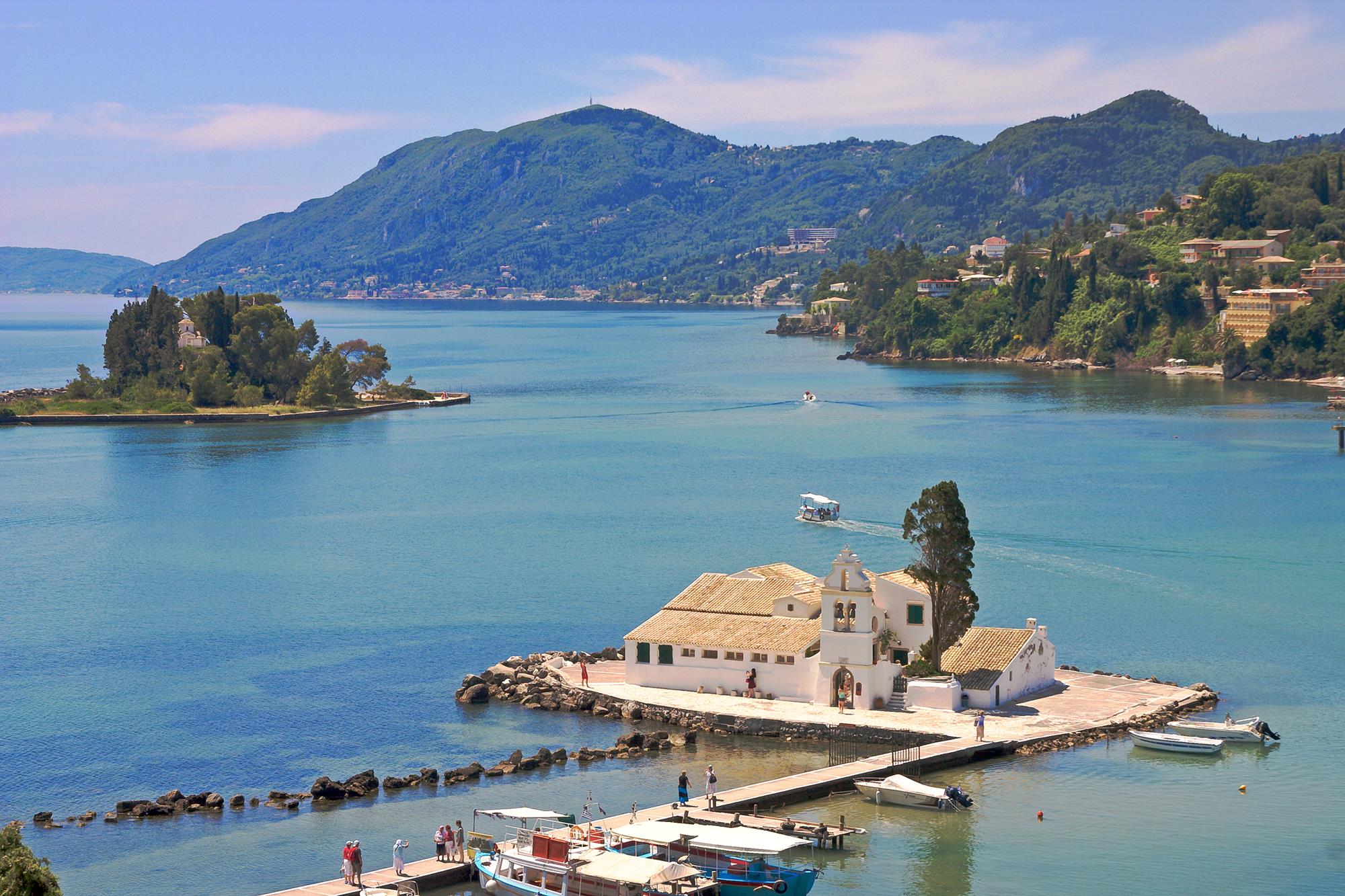 Остров на котором расположен монастырь Влахерна