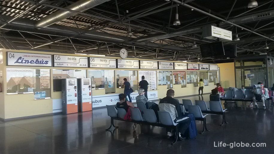 Кассы продажи билетов на автостанции в Аликанте