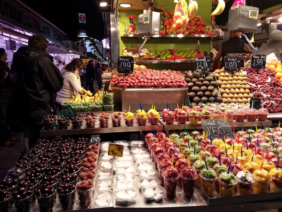 Недорогие еда и напитки в Барселоне на знаменитом рынке Бокерия
