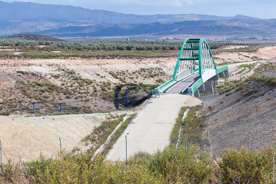 Строительство высокоскоростной железной дороги Севилья - Антекера Санта-Анна - Гранада. 
