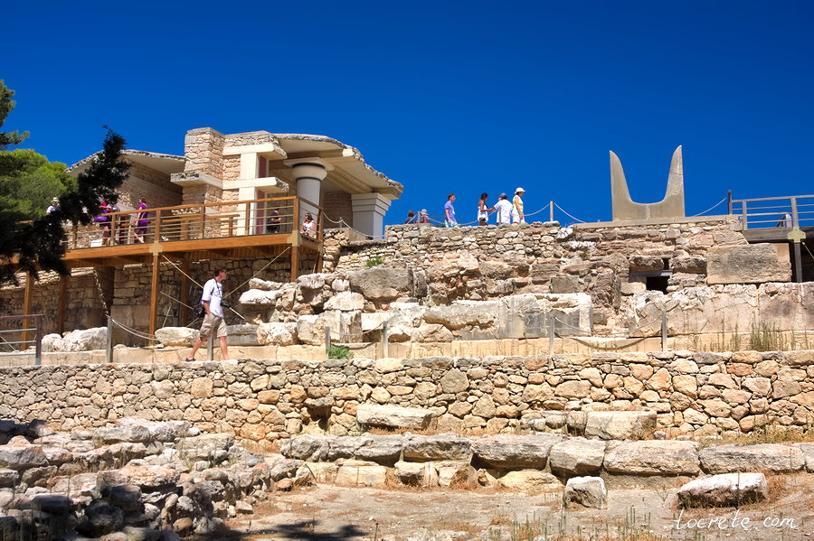 Южный фасад Кносского дворца Южный фасад Кносского дворца