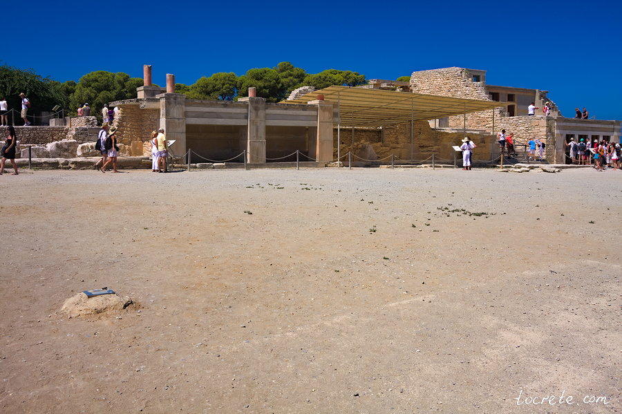 Минойский дворец в Кноссе. Центральный двор Минойский дворец в Кноссе. Центральный двор