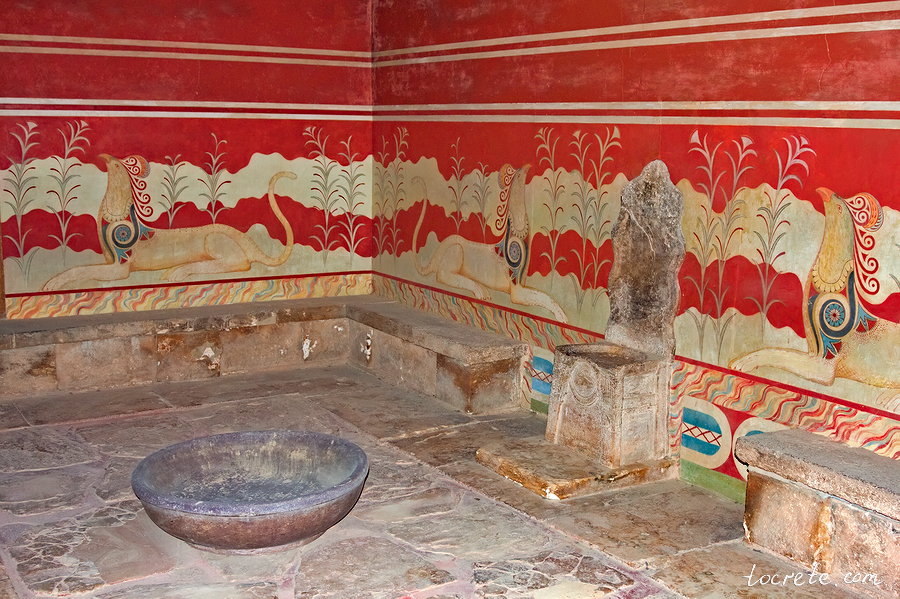 Трон в Тронном зале Трон в Тронном зале