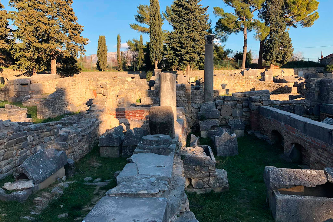 Руины Манастырине