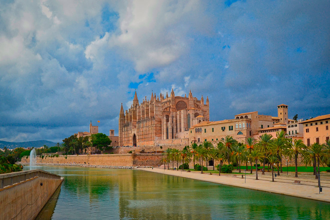 Вид на Пальмский собор