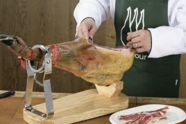 Placing the shoulder cut on the ham stand