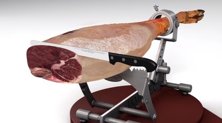 Example of carving a jamon crosswise