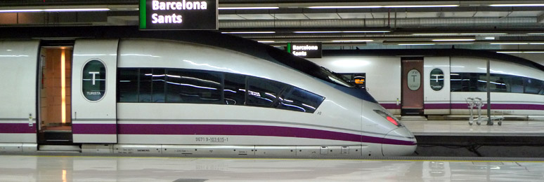 X-ray baggage check at access to platforms 1-6, Barcelona Sants
