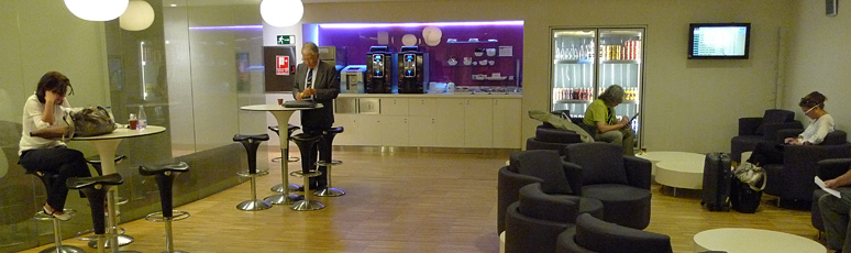 Sala Club tables & drinks bar.